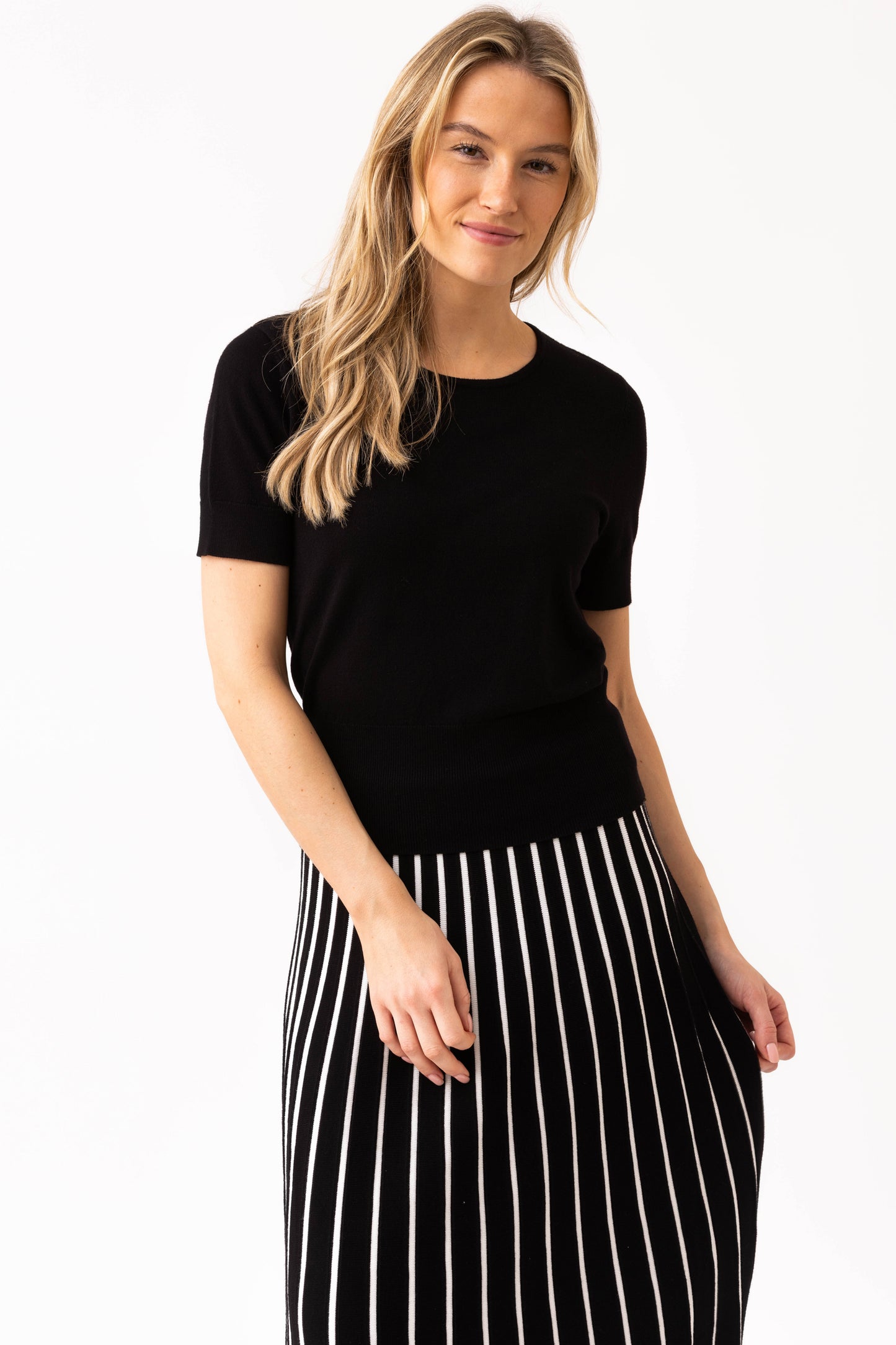 Marble Fine Knit Short Sleeved Top - Black - 7512-101