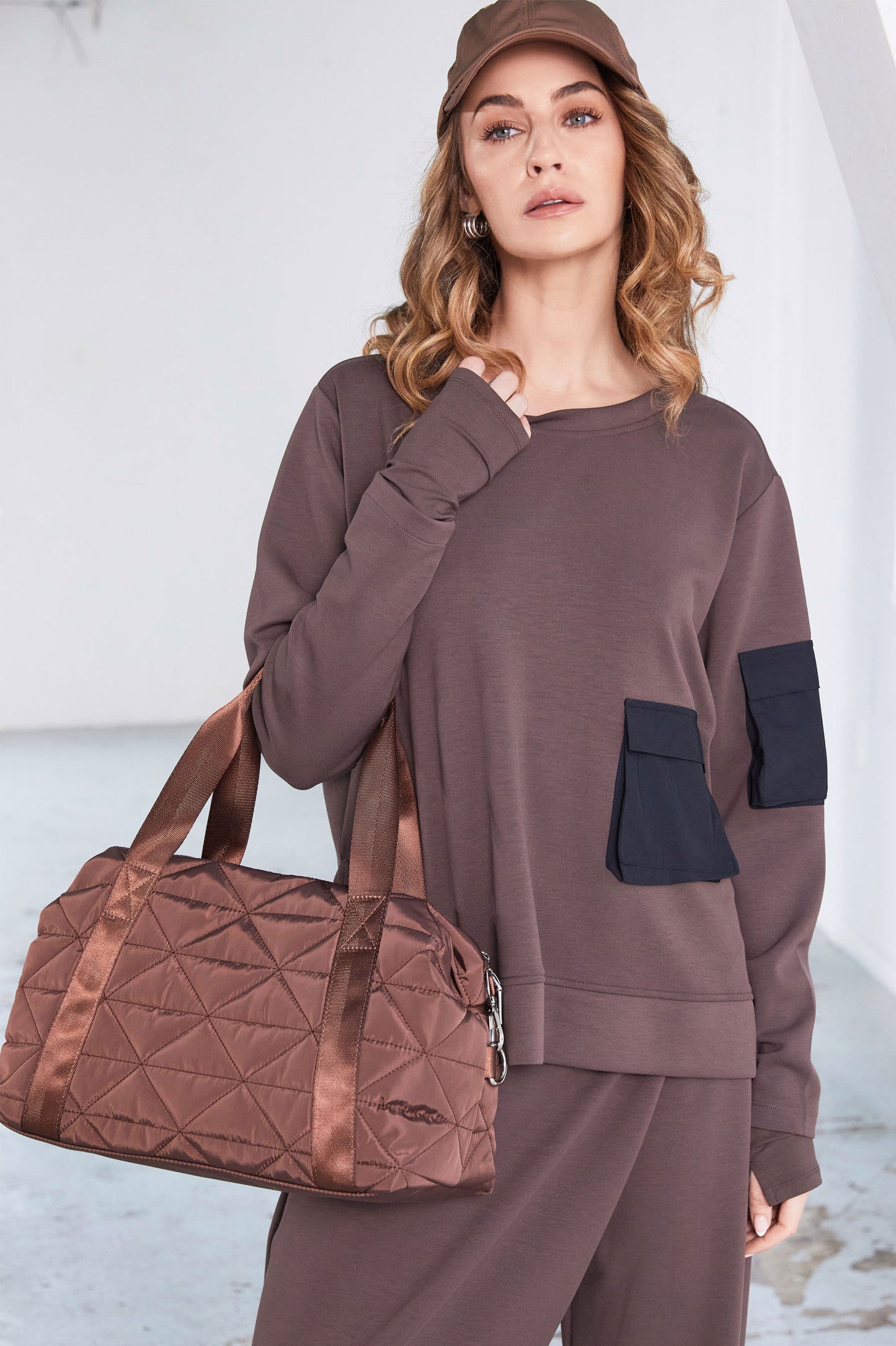 Naya Sweatshirt with Contrasting Pockets Cocoa & Black NAW25132-739