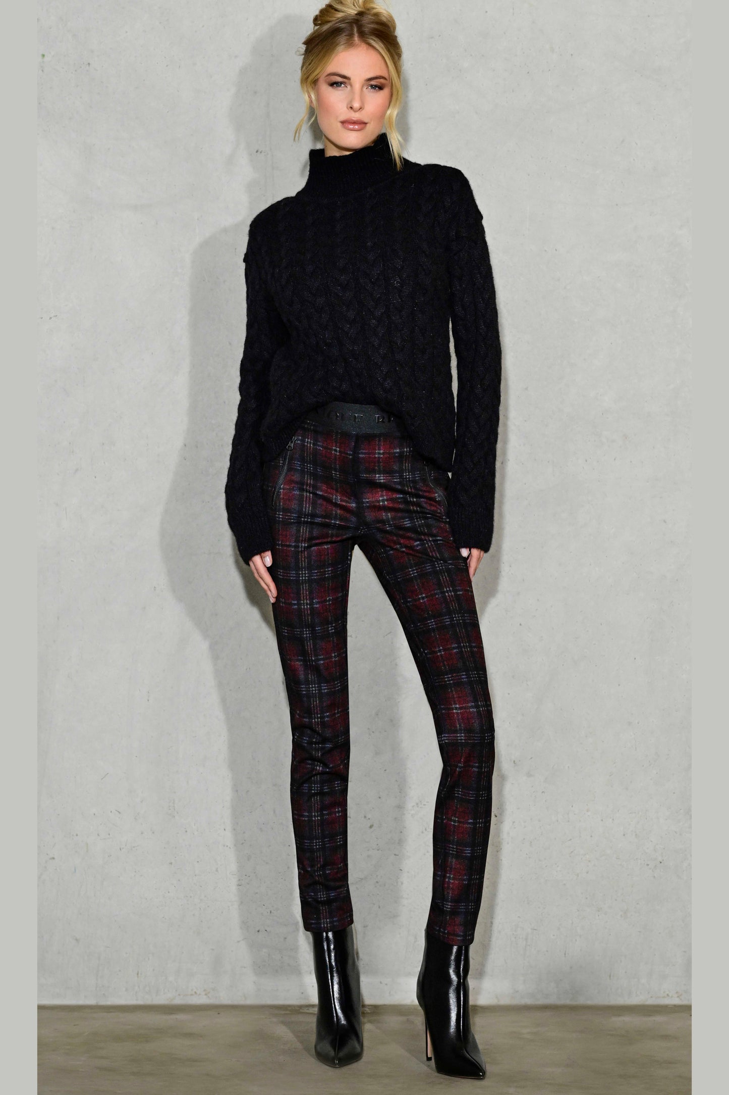 Robell Nelly Tartan Print Trousers Black/Red 53446-5564-40