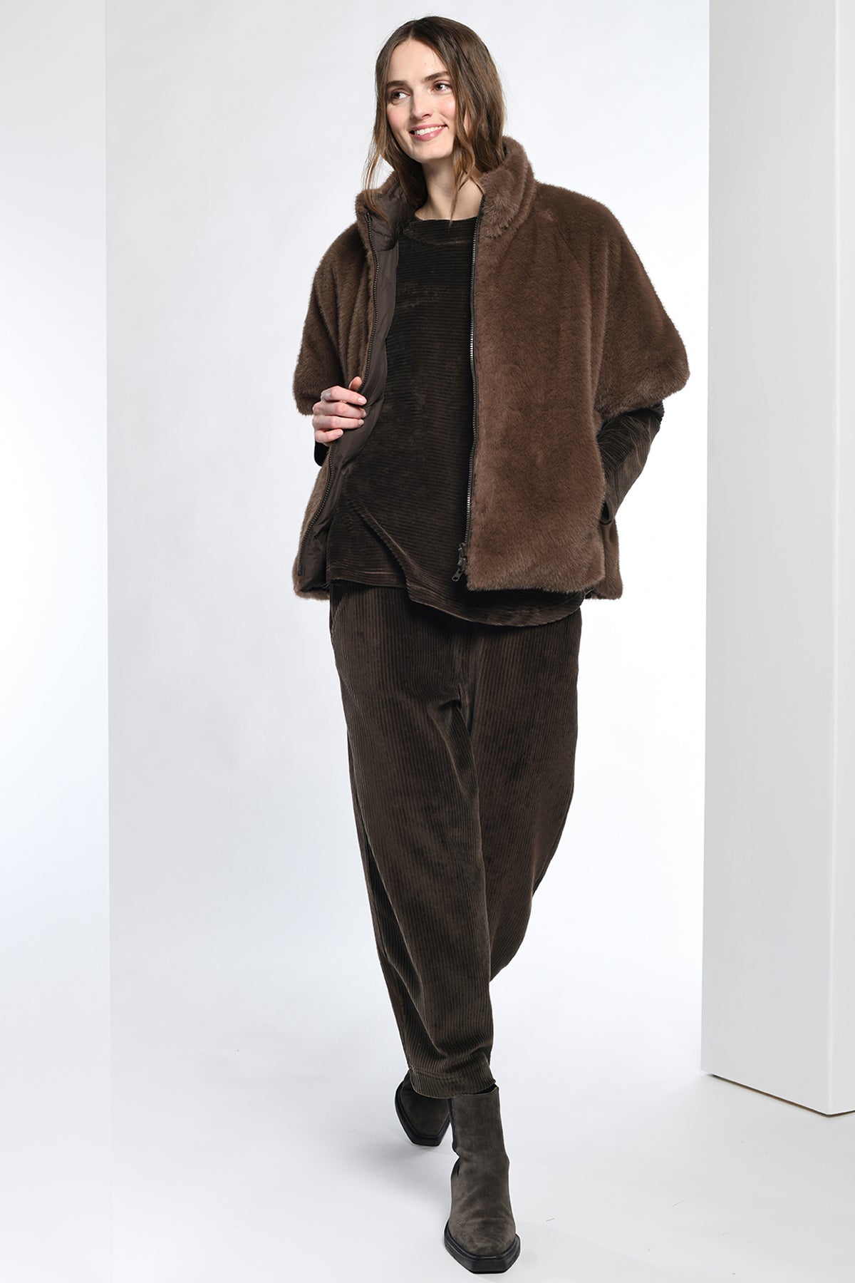 Vetono Quilted Reversible Vest Chocolate 9603-063-306
