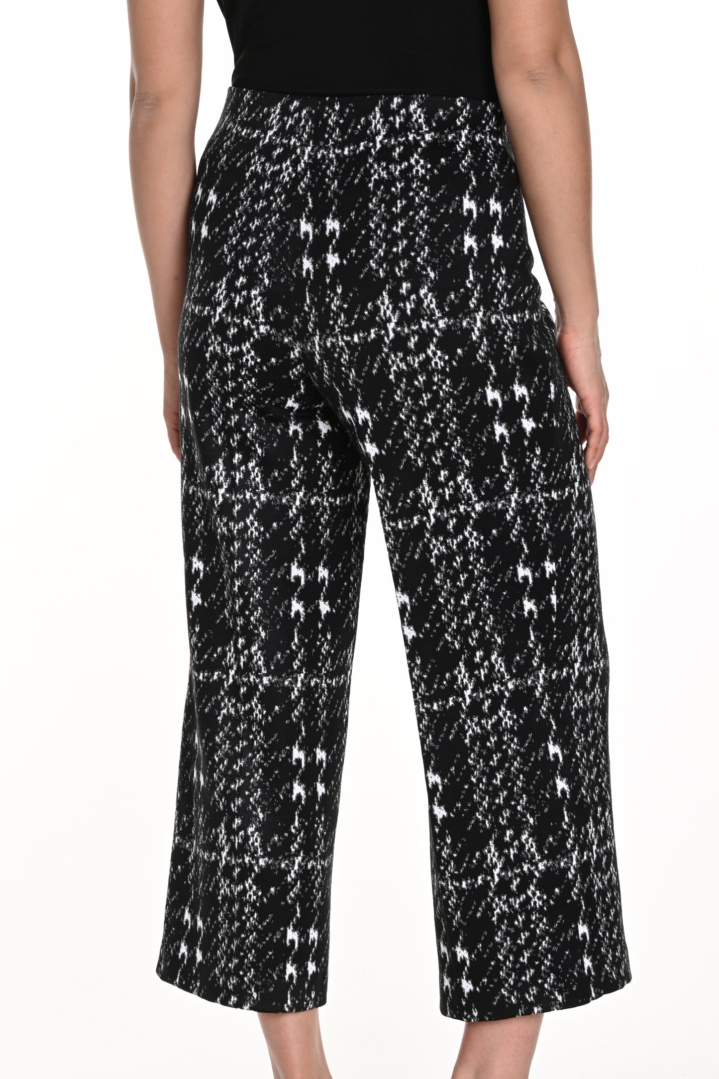 Frank Lyman Cropped Textured Knit Trousers Black/Off White 243350-1004