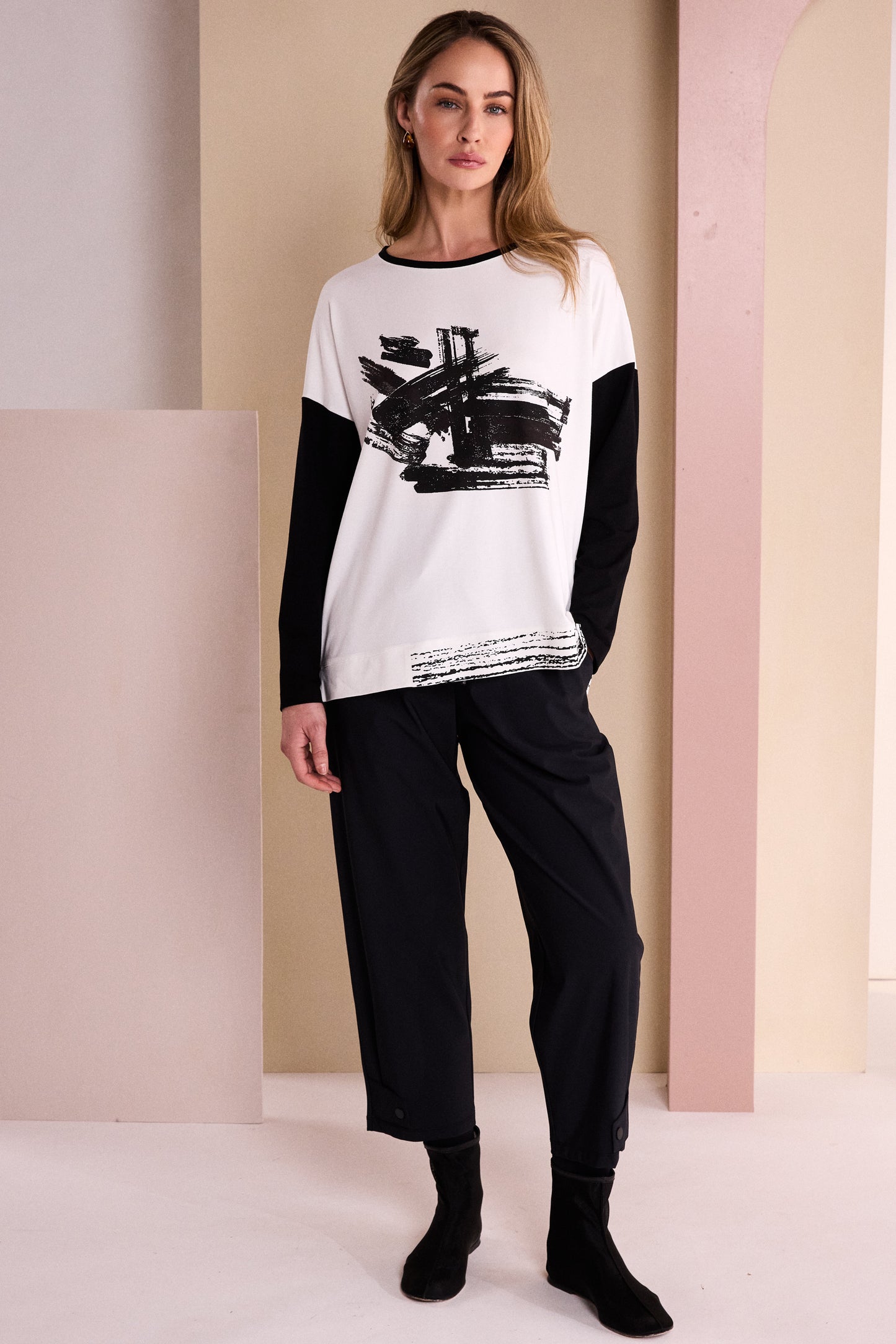 Naya Print Top With Contrast Sleeve Black/Chocolate NAW26147-975