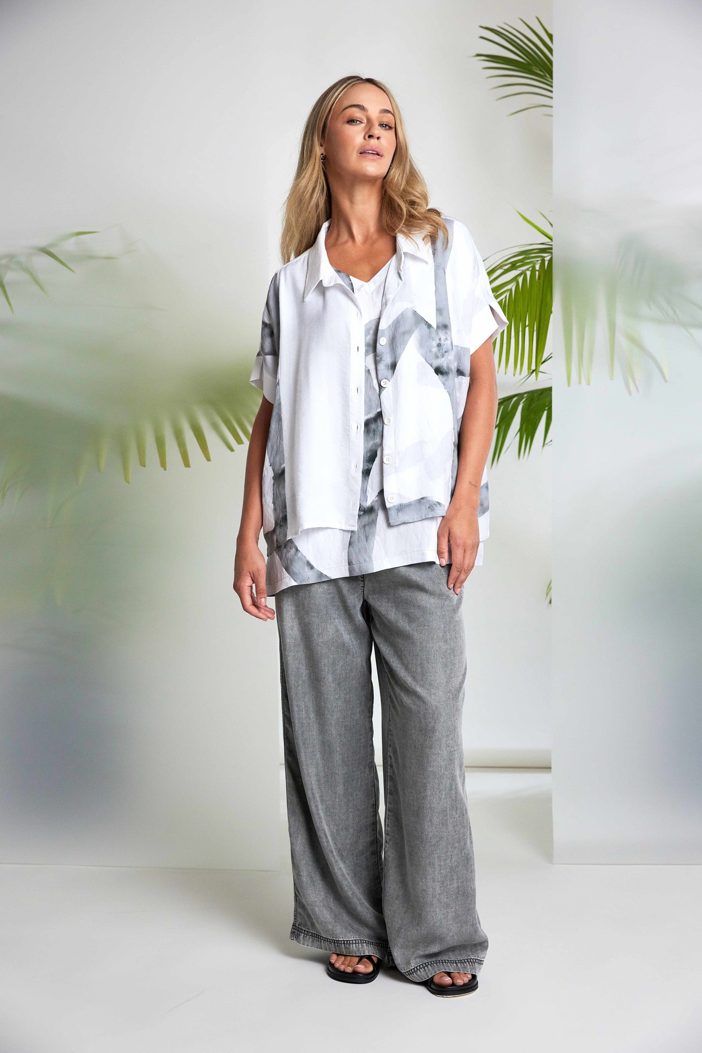 Naya Marbled Ribbon Print Vee Neck Top White & Granite NAS26314-182