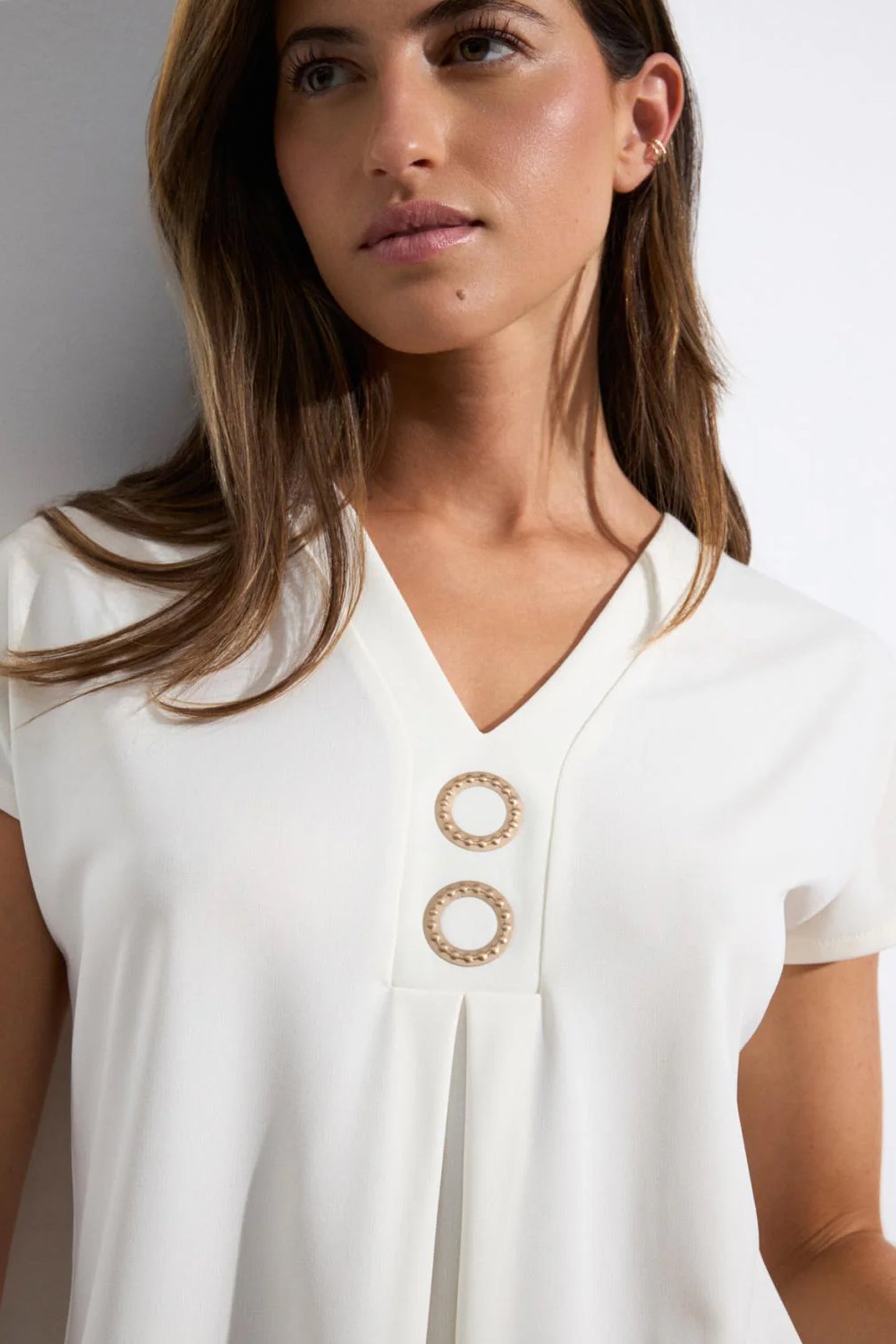 Tinta Ring Detail Top Cream Sae