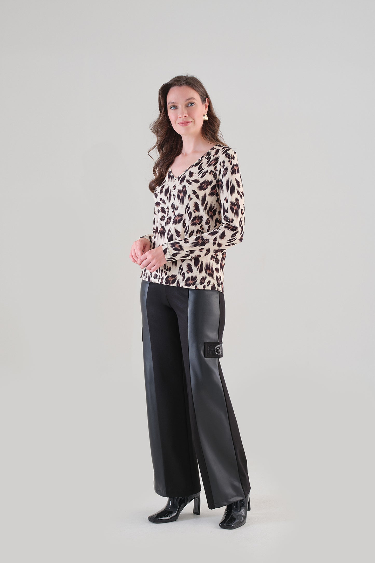 Tricotto Animal Print V-Neck Top Cream 96026