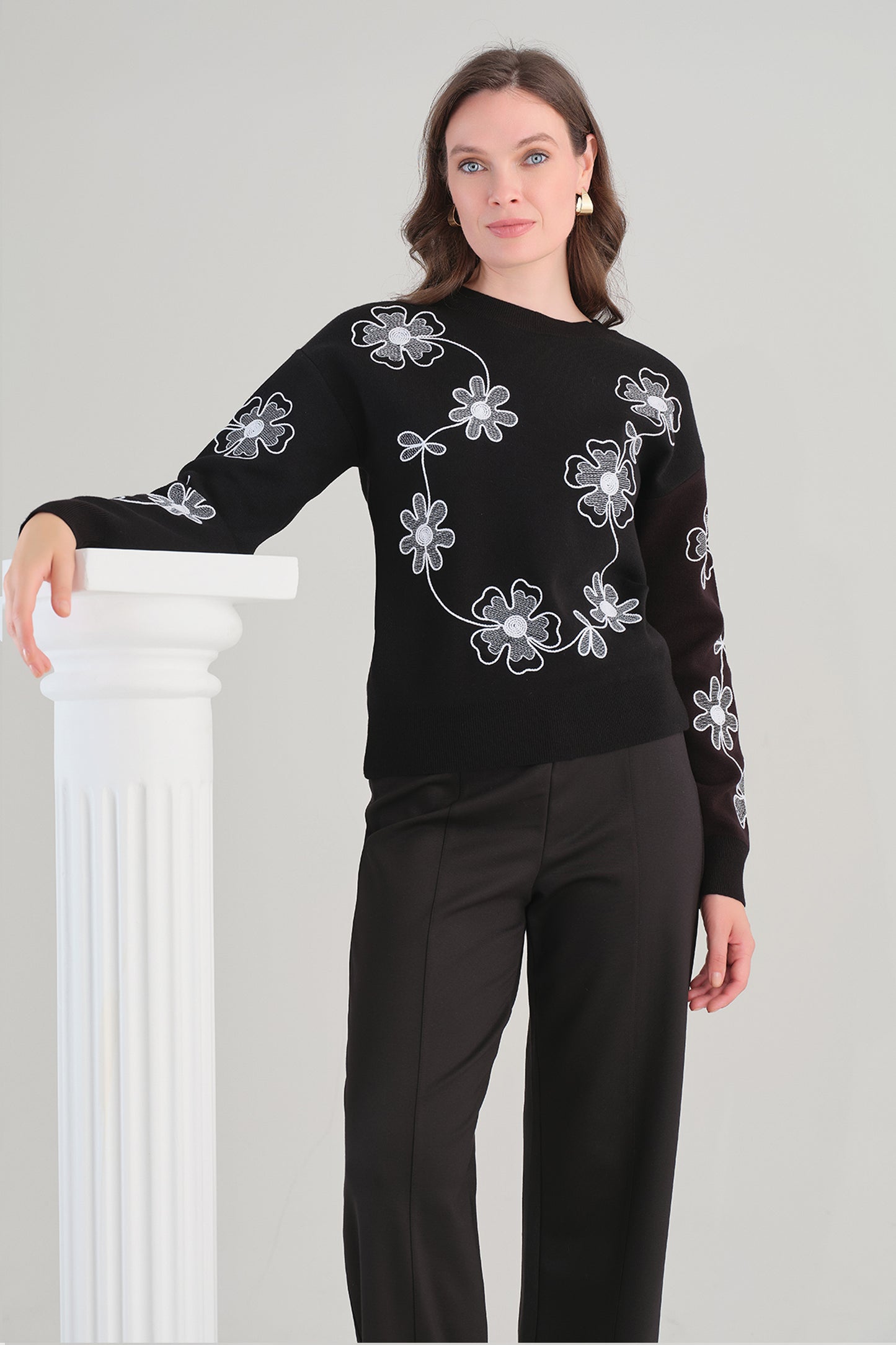 Tricotto Floral Knit Sweater Black 96231